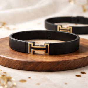 Horizon Noir men’s bracelet with black band and gold clasp