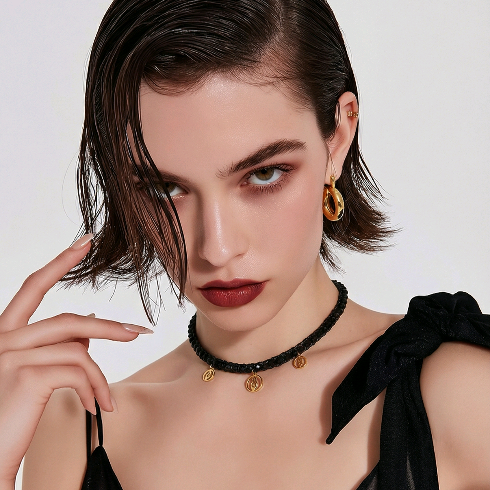 AURA’s Jewellery brand – minimalist 18k gold jewellery for everyday luxury and elegance