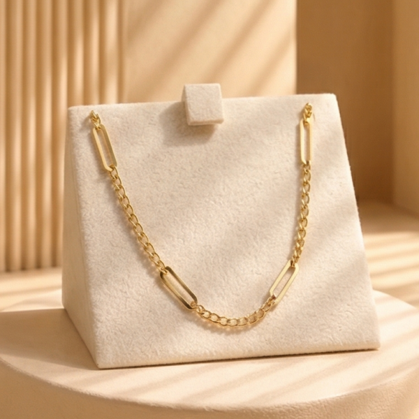 Avelis 18K gold paperclip link necklace with modern minimal chain design