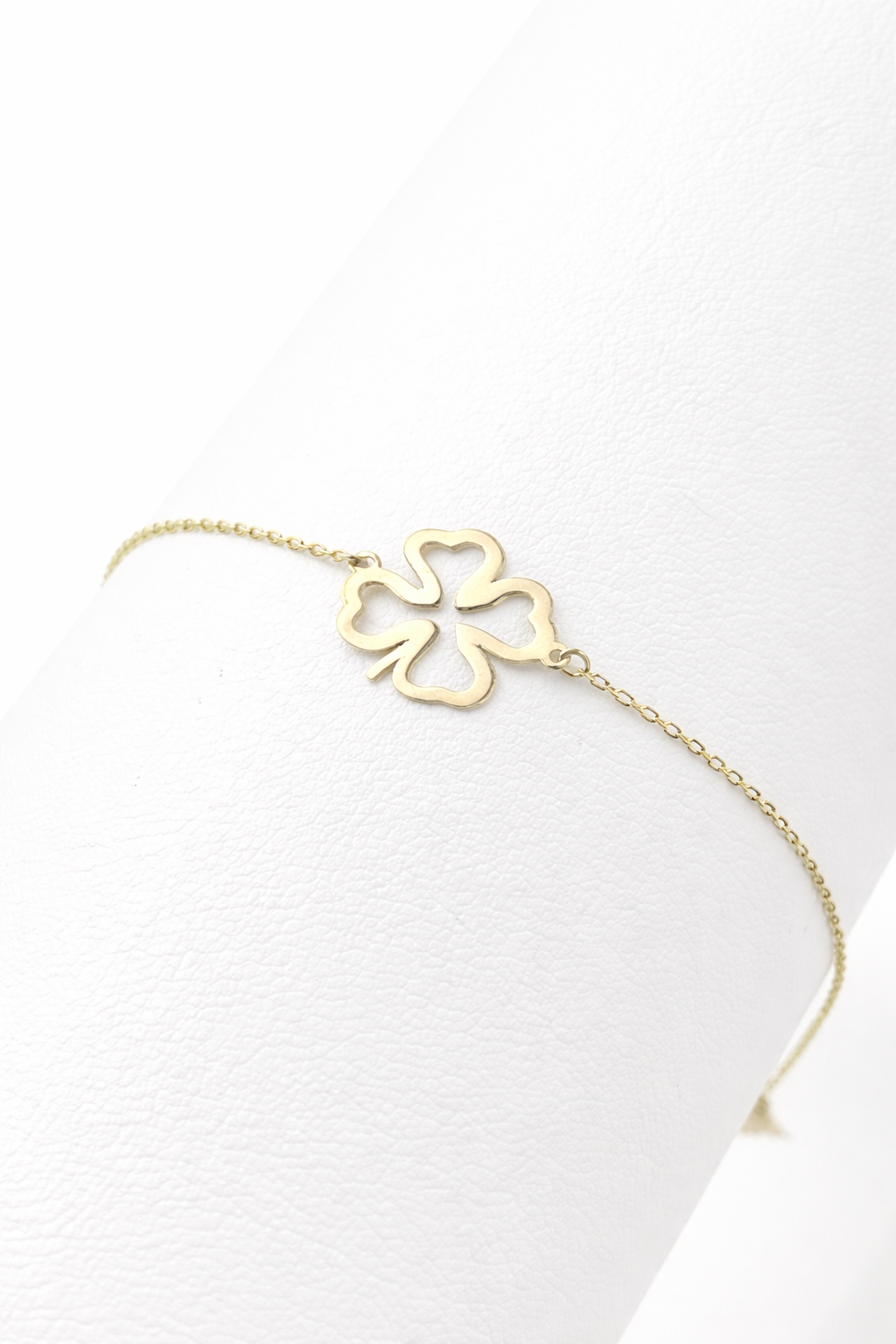 18k gold clover bracelet minimalist design