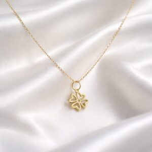Floréa 18K gold charm necklace with delicate floral pendant on fine chain