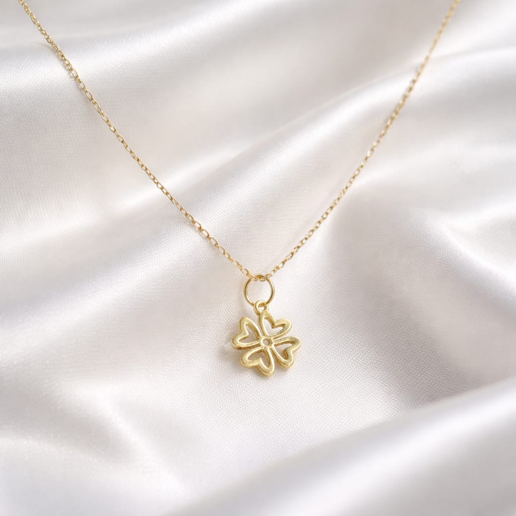 Floréa 18K gold charm necklace with delicate floral pendant on fine chain