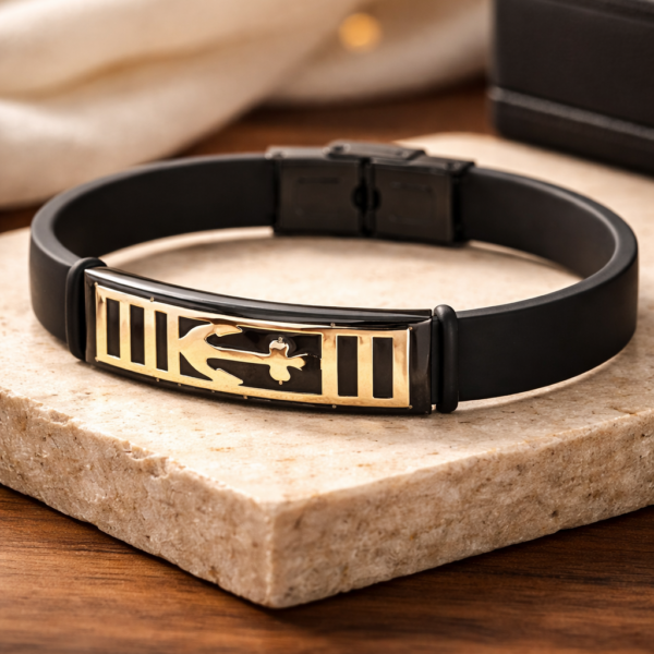 Kairo crest men’s bracelet with 18K gold engraved plate and black band