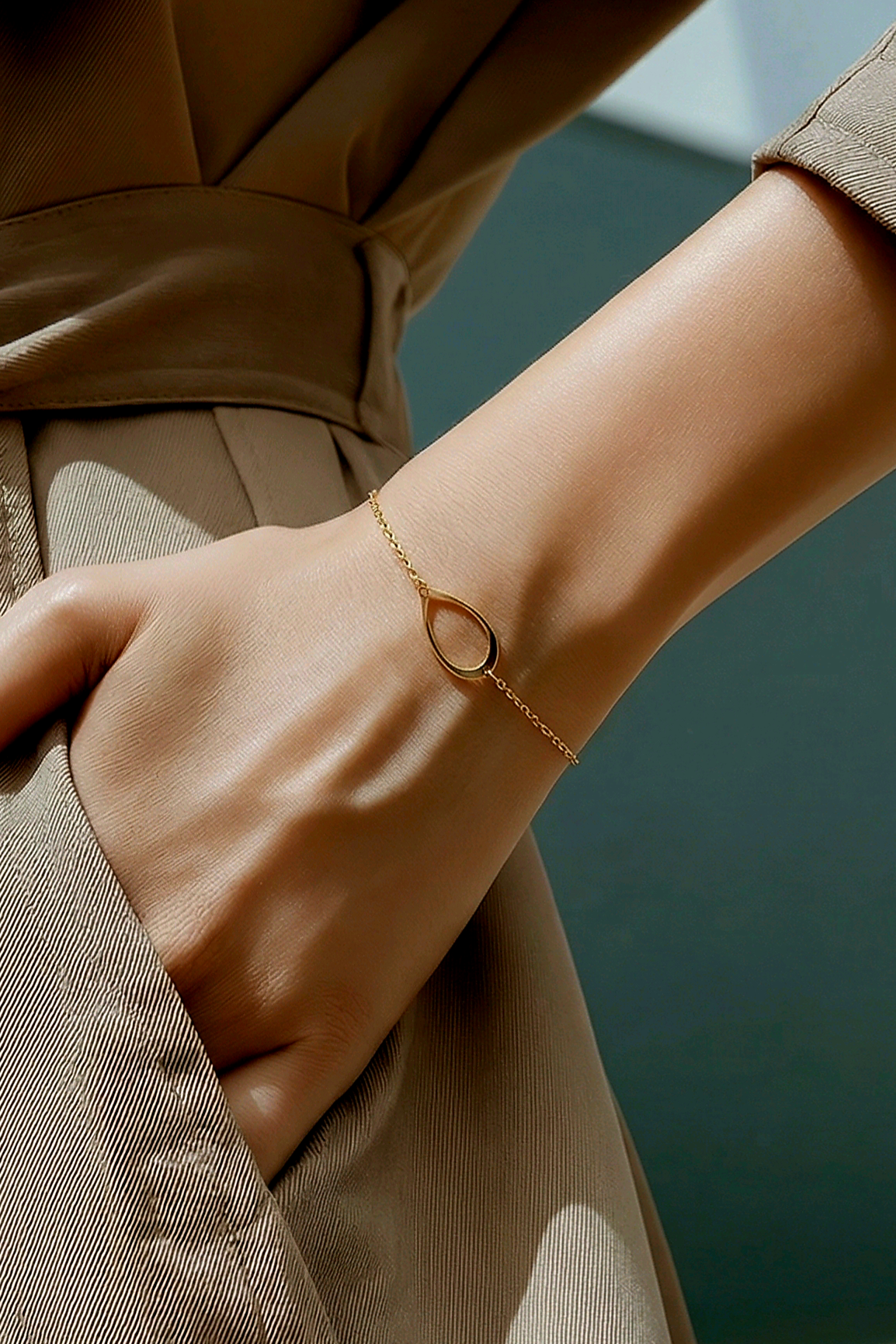 18k gold minimal oval bracelet